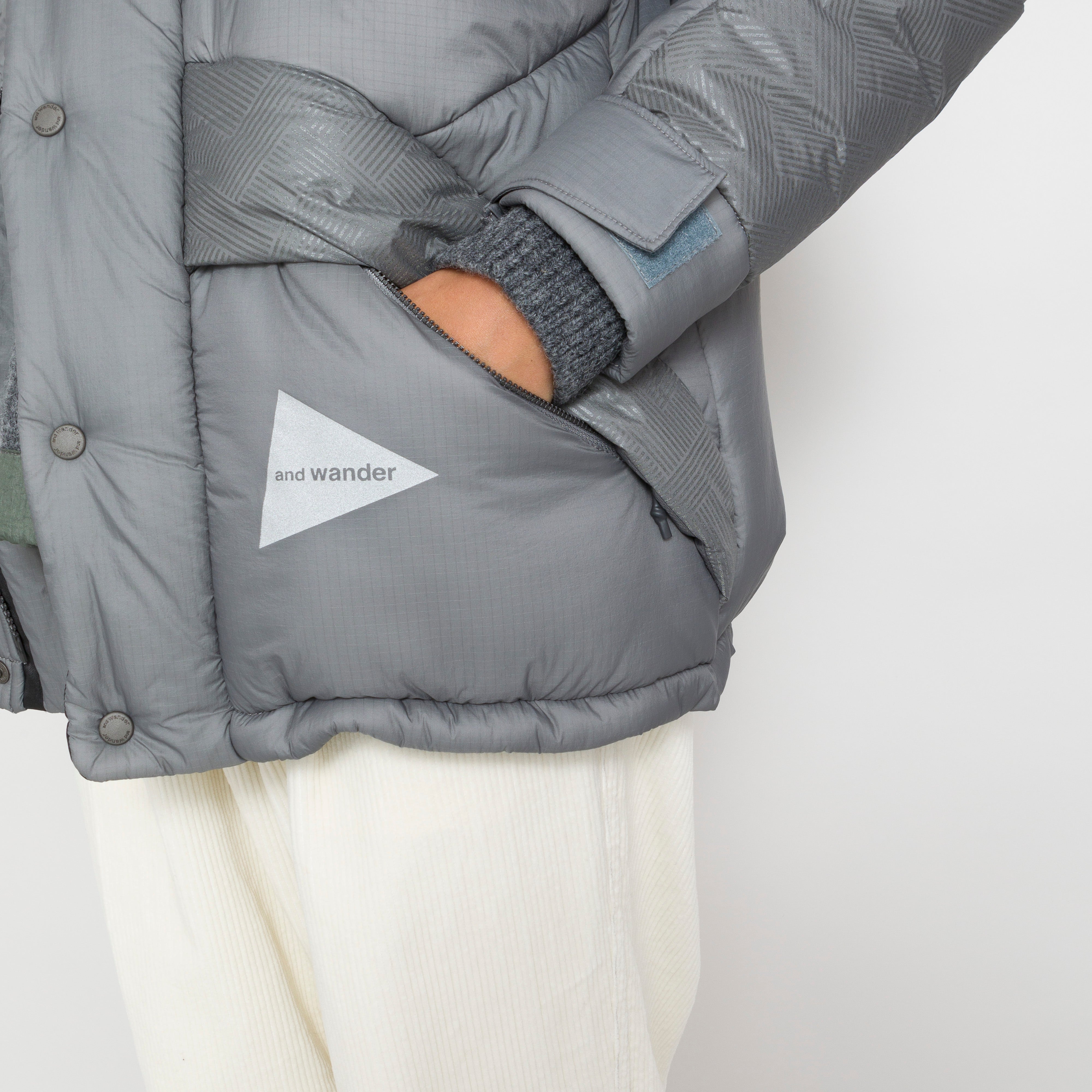 And Wander | AND WANDER - 47 Primaloft Rip Jacket - Grey