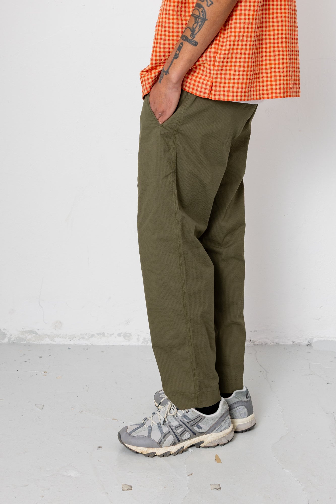 Folk | Folk Drawcord Assembly Pant - Dark Olive Seersucker
