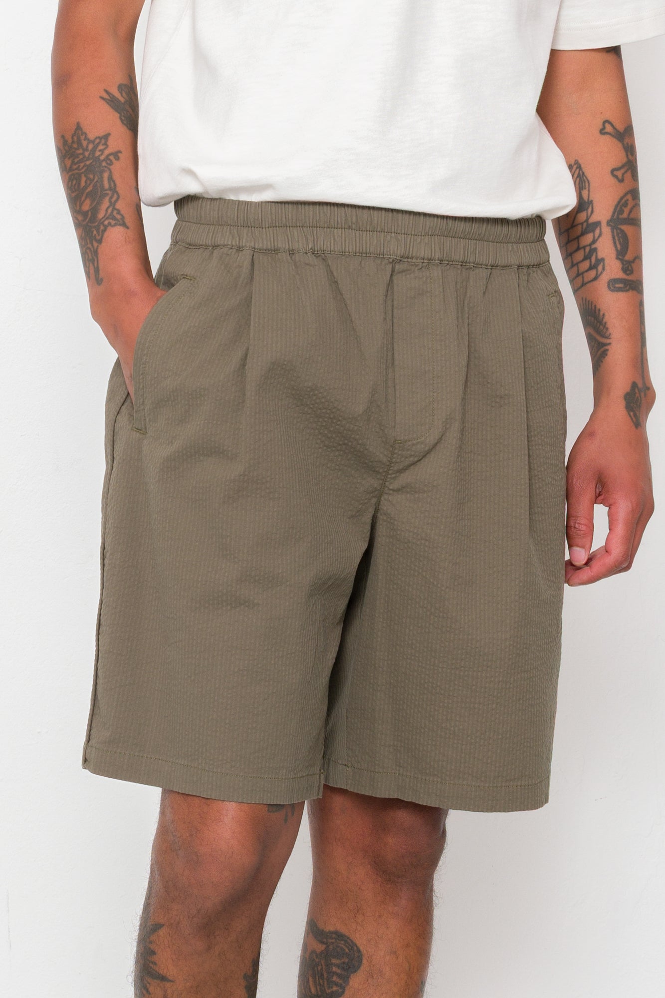 Folk Folk Relaxed Assembly Short - Dark Olive Seersucker