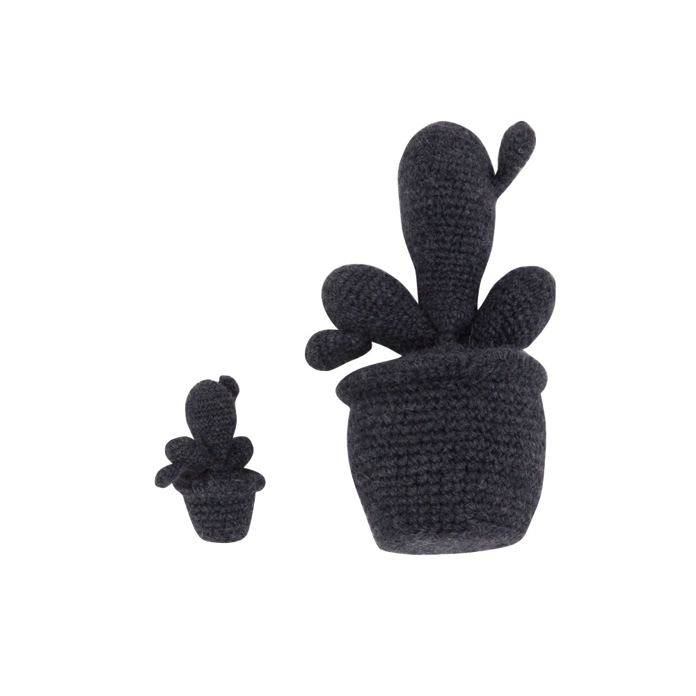 Xenia Telunts | Xenia Telunts - Knitted Plant - Small - Charcoal