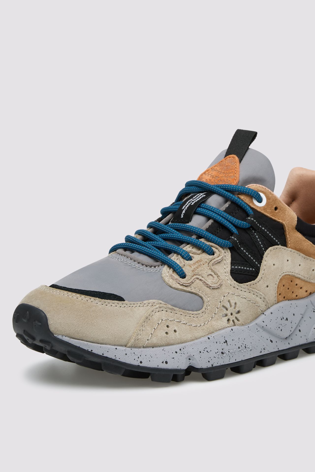 Flower Mountain | Yamano 3 - Dark Beige-Grey-Black